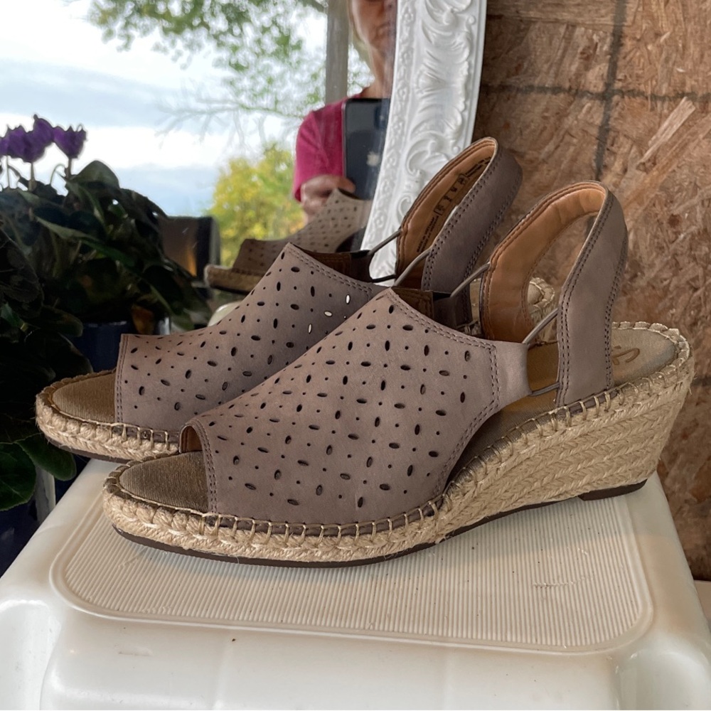 Clarks Artisan Petrina Gail Espadrille Sandals, gray/sage color, size 8.